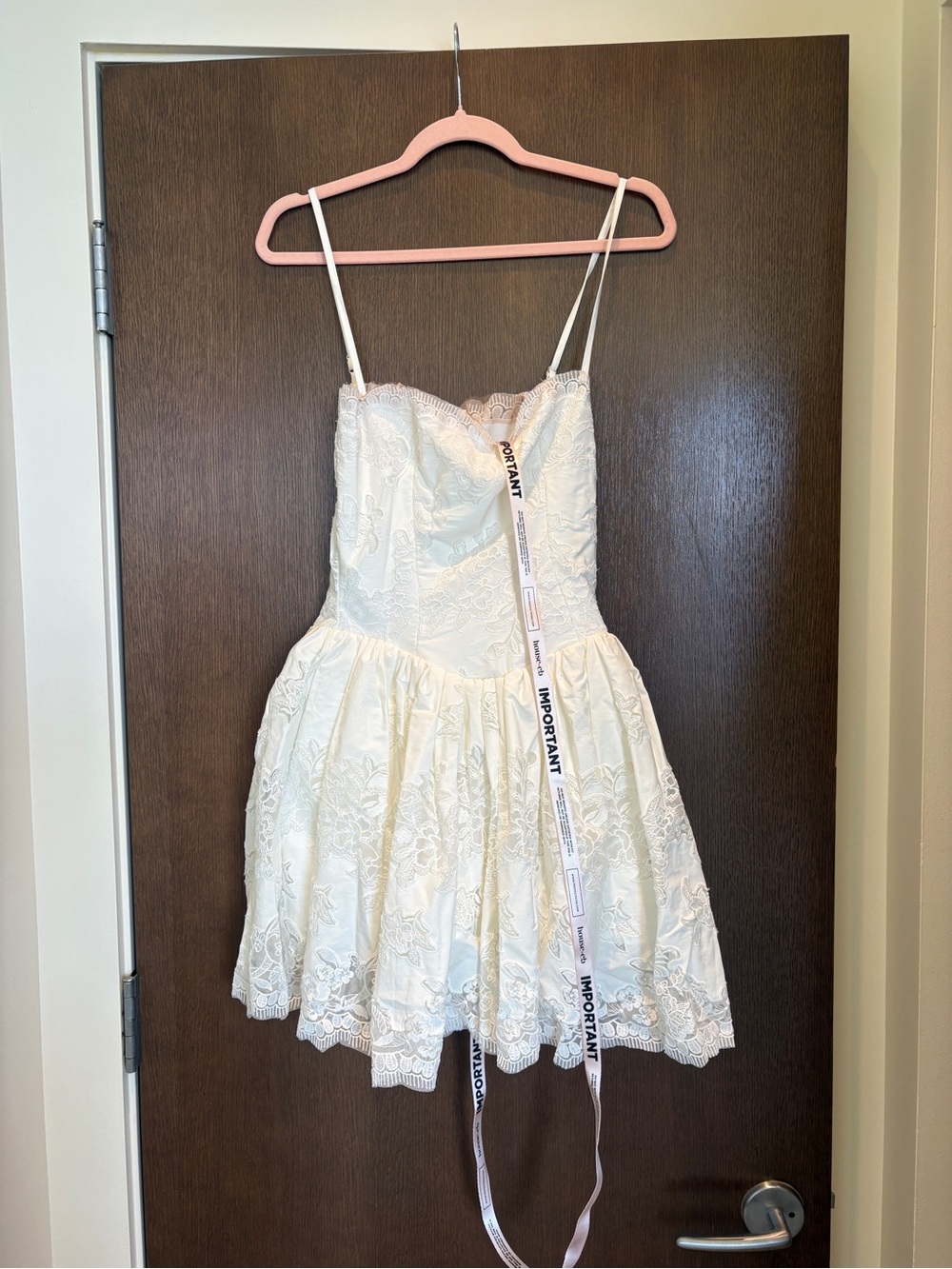 Chloe White Lace Broderie Anglaise Mini Dress - Picture 5 of 6